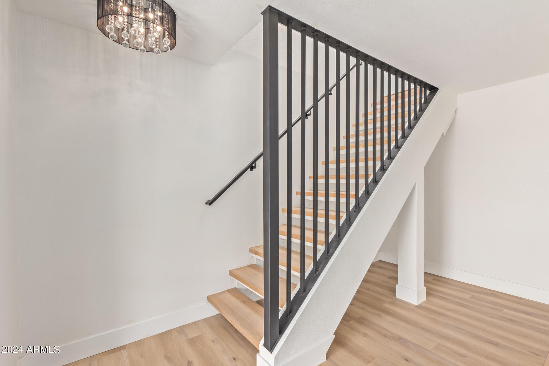 1302 W SHANGRI LA Road