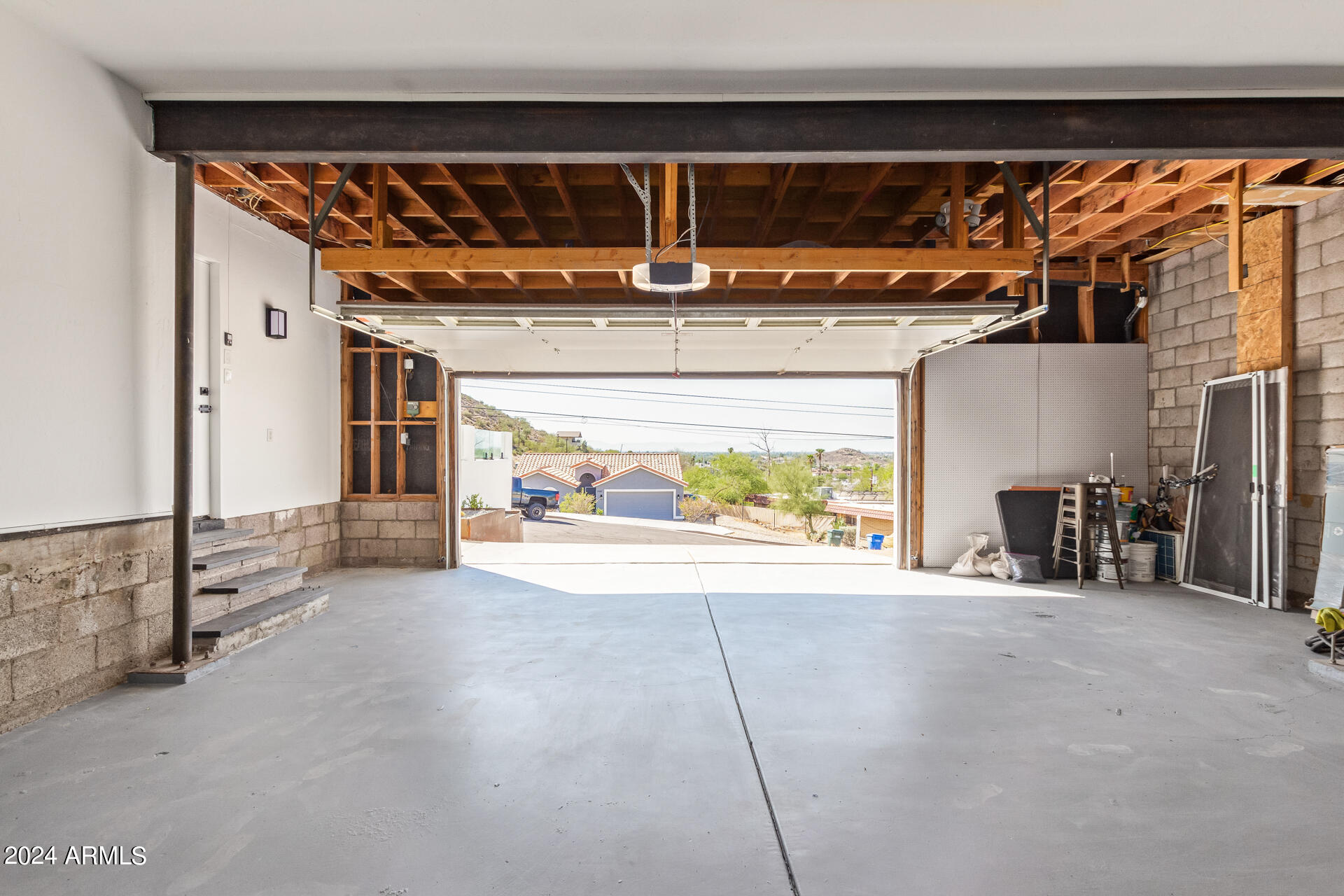 1302 W SHANGRI LA Road