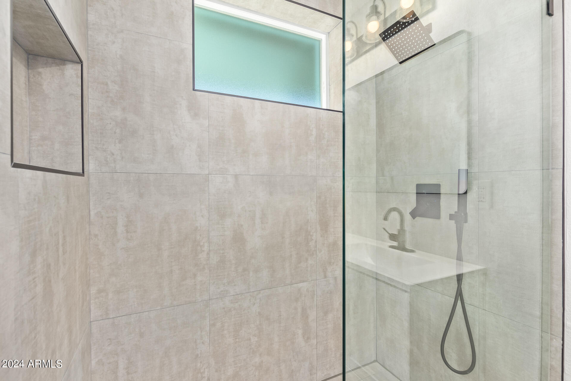 1302 W SHANGRI LA Road