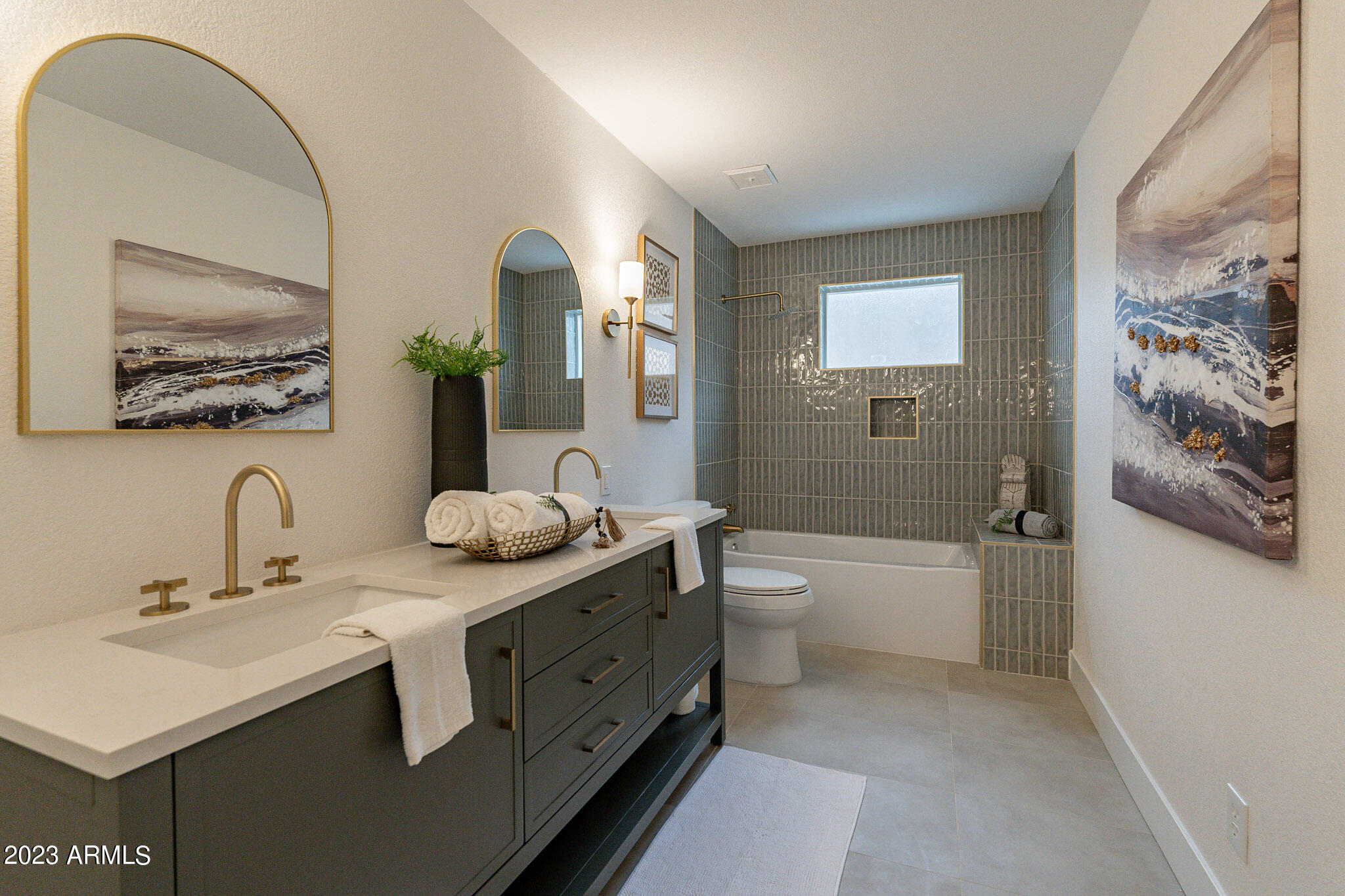 1302 W SHANGRI LA Road