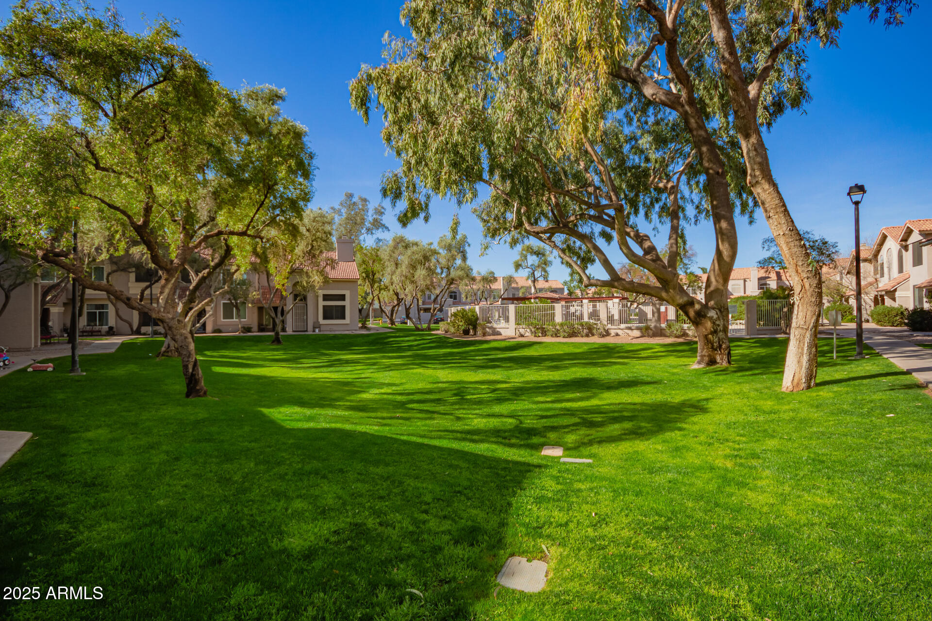 500 N ROOSEVELT Avenue, 118