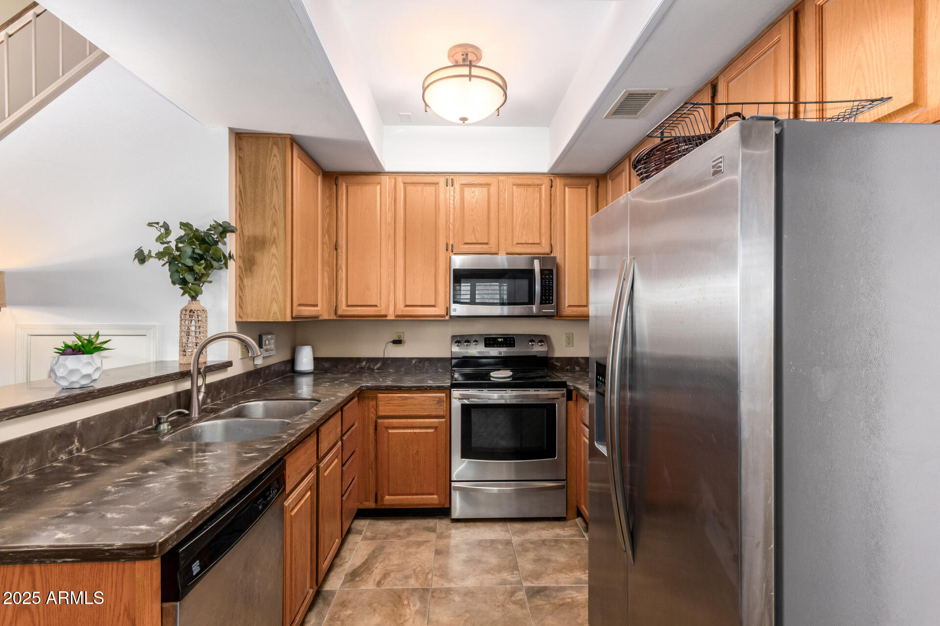 500 N ROOSEVELT Avenue, 118