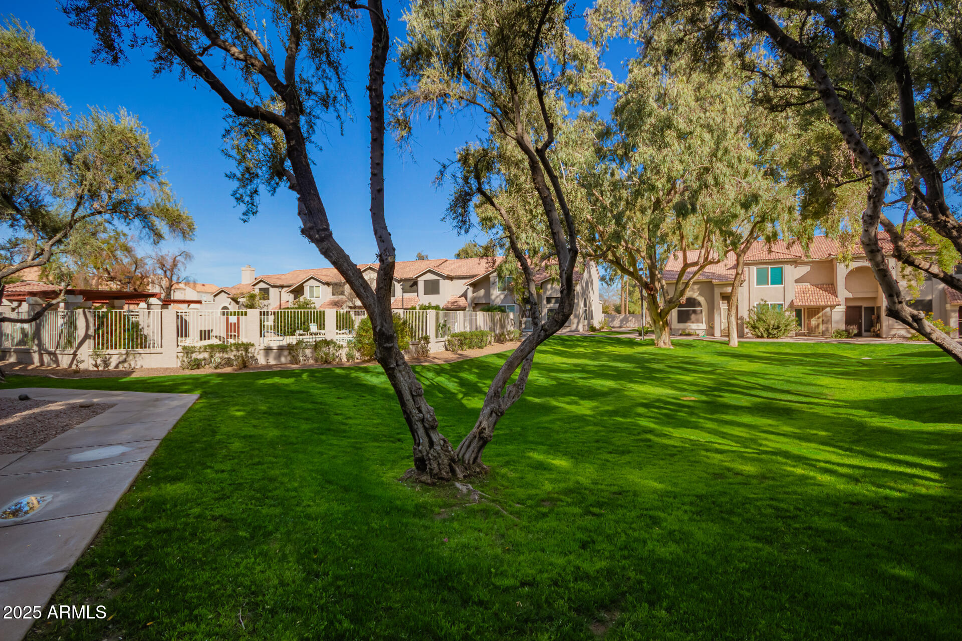 500 N ROOSEVELT Avenue, 118