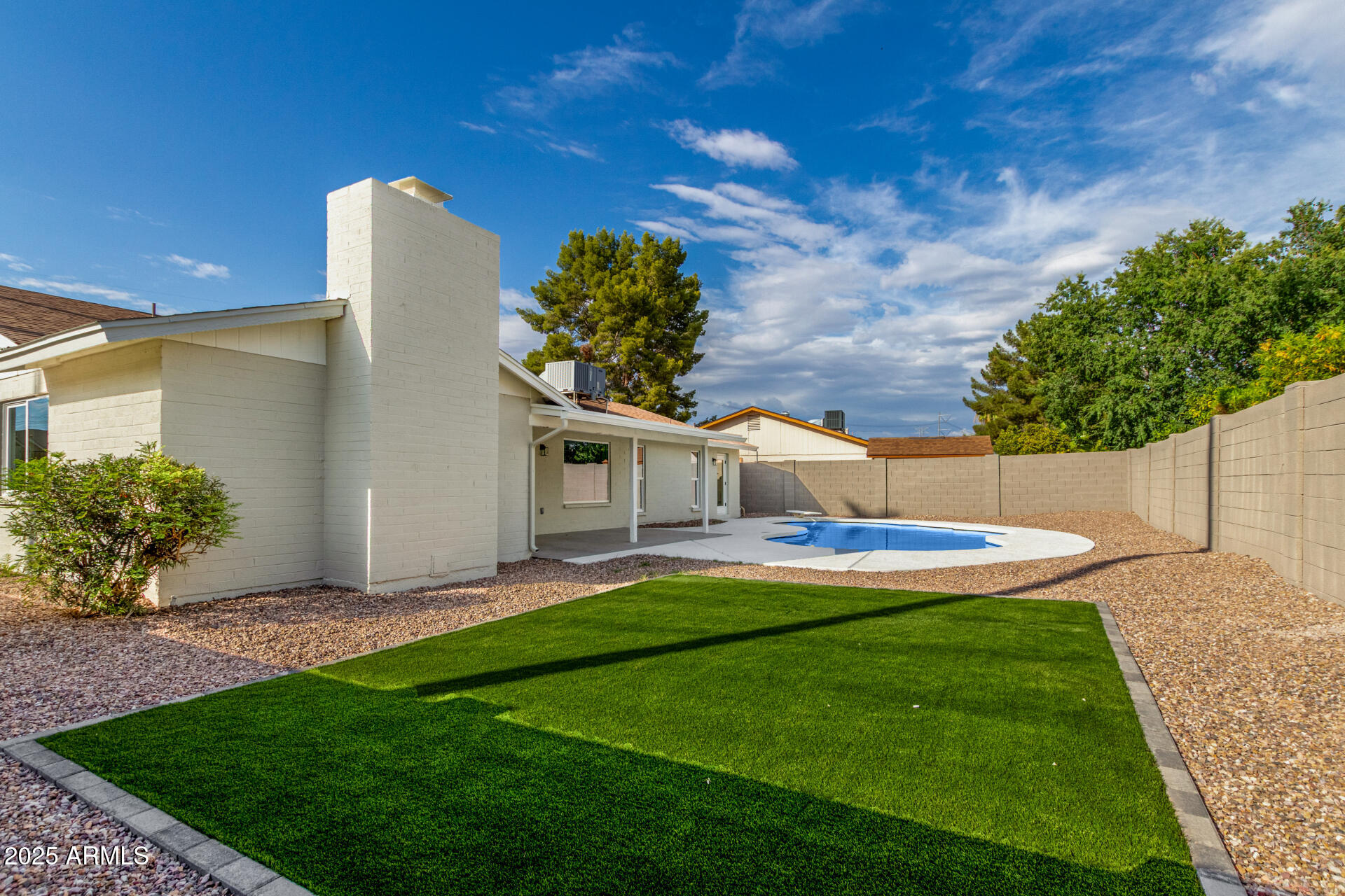 2807 W ROSEWOOD Drive