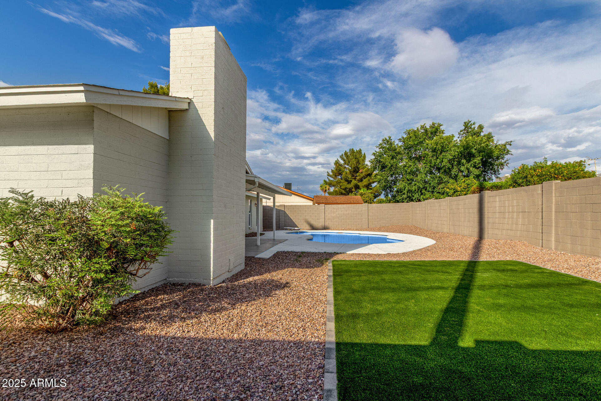 2807 W ROSEWOOD Drive