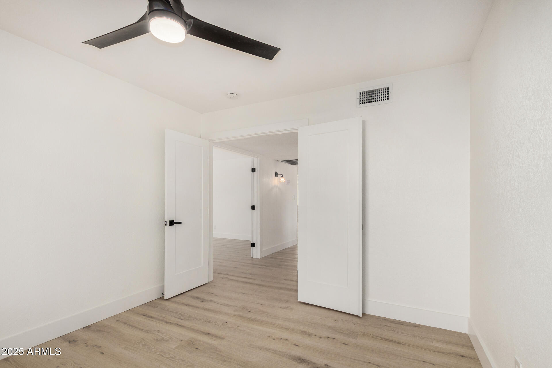 2807 W ROSEWOOD Drive