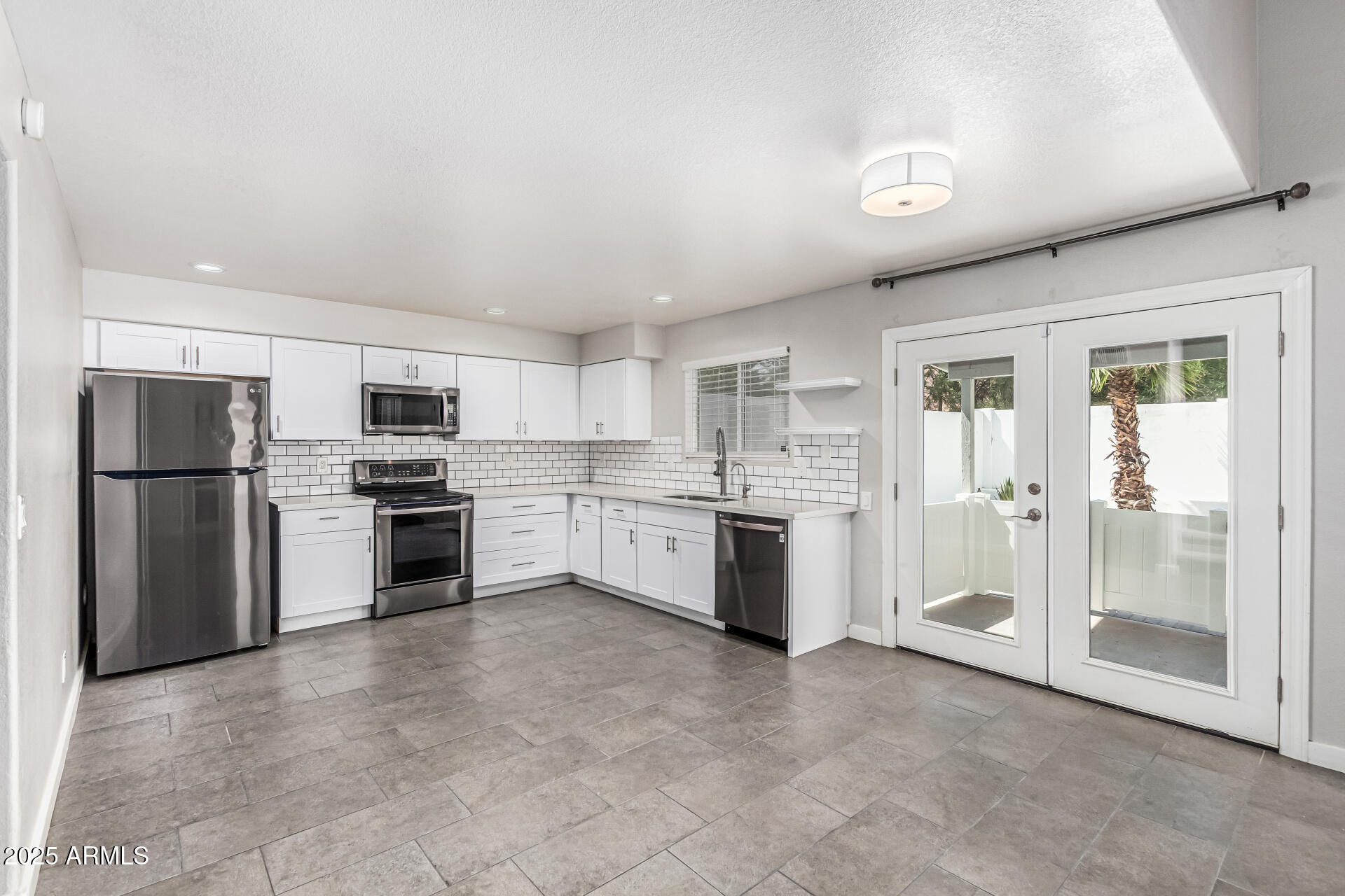 6650 E NORTHRIDGE Street