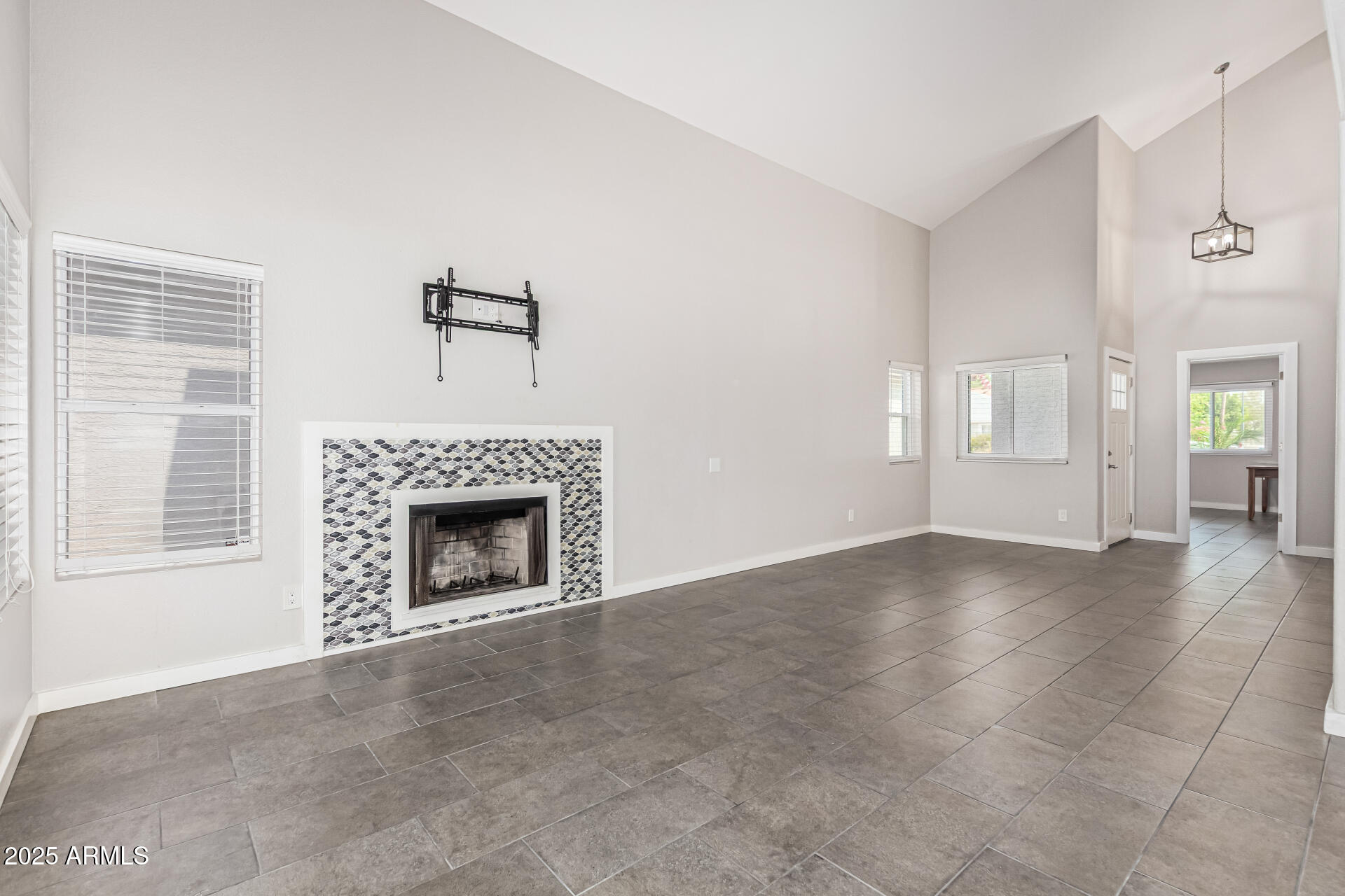 6650 E NORTHRIDGE Street