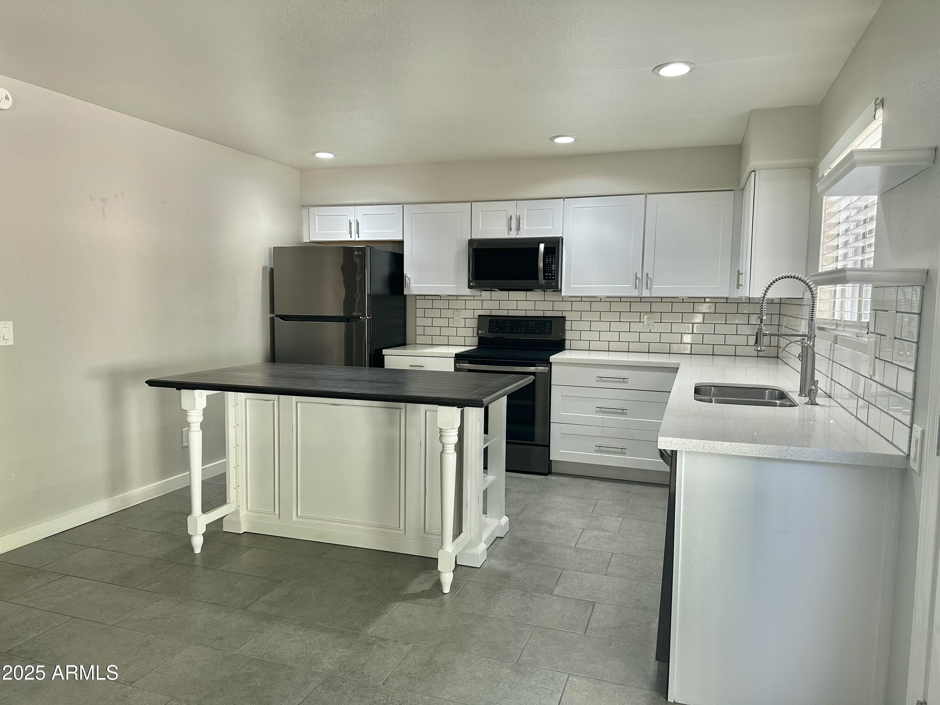 6650 E NORTHRIDGE Street