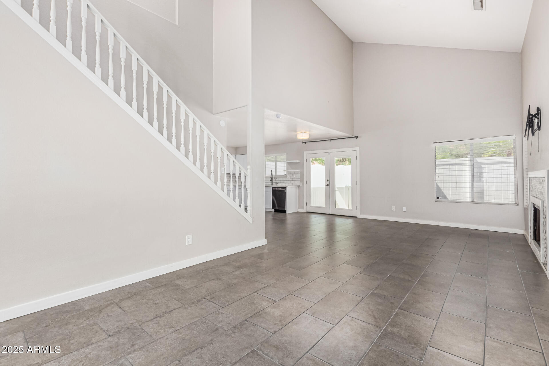 6650 E NORTHRIDGE Street