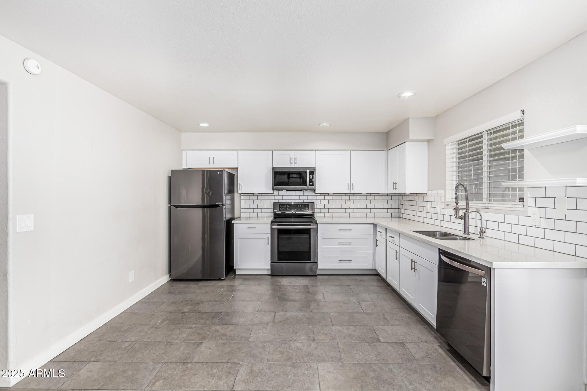 6650 E NORTHRIDGE Street