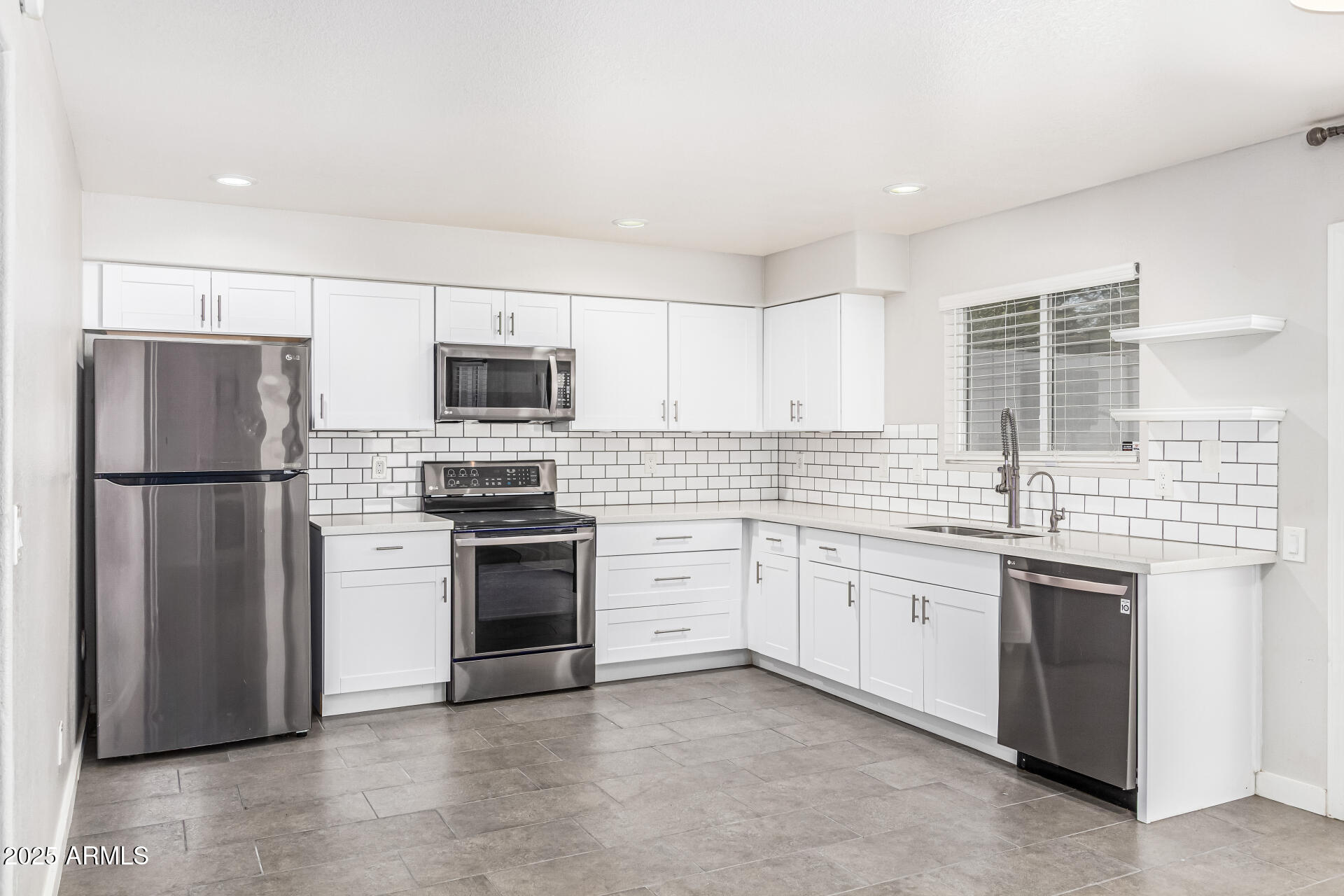 6650 E NORTHRIDGE Street