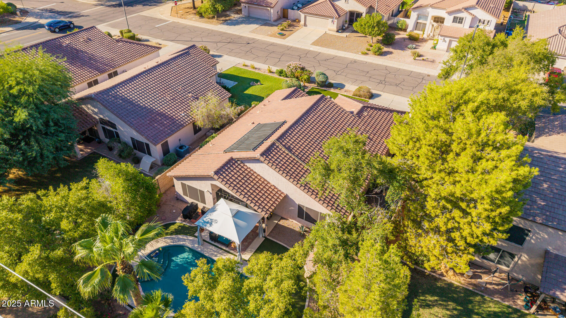 1053 W WASHINGTON Avenue