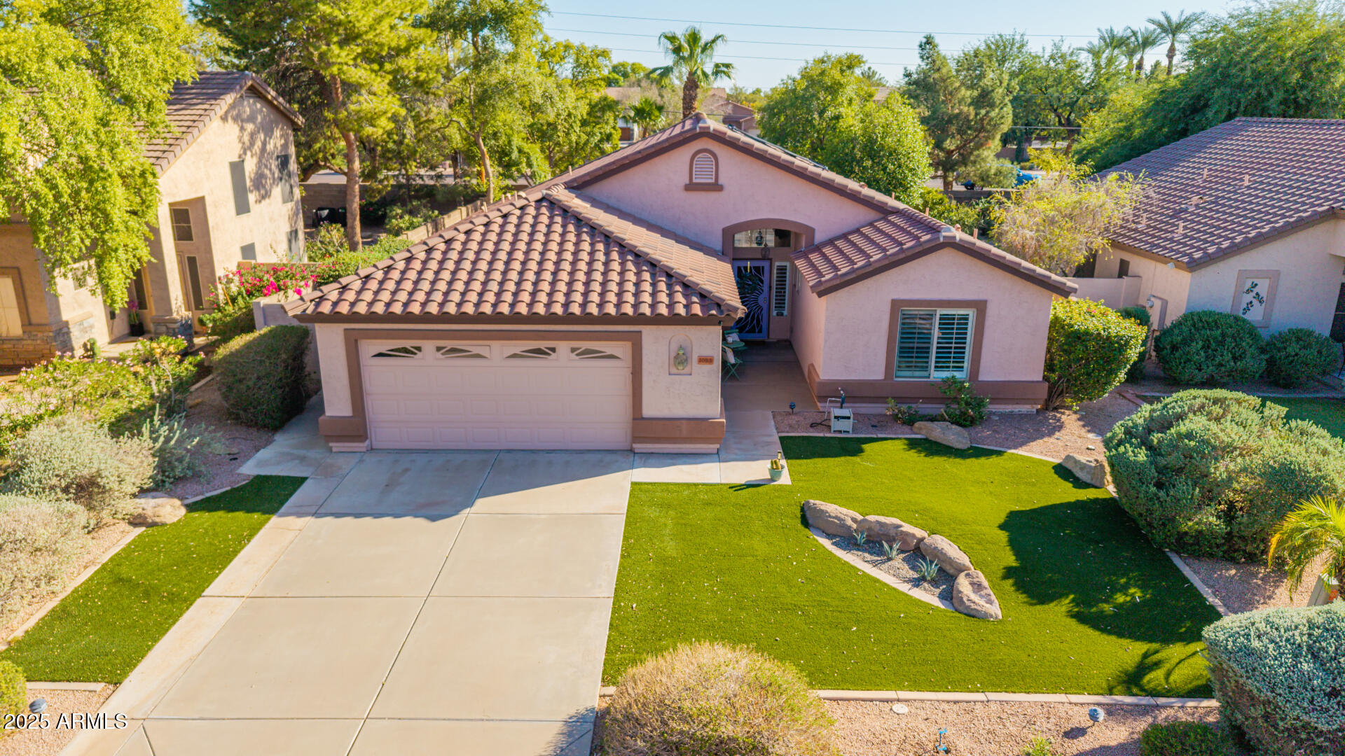 1053 W WASHINGTON Avenue