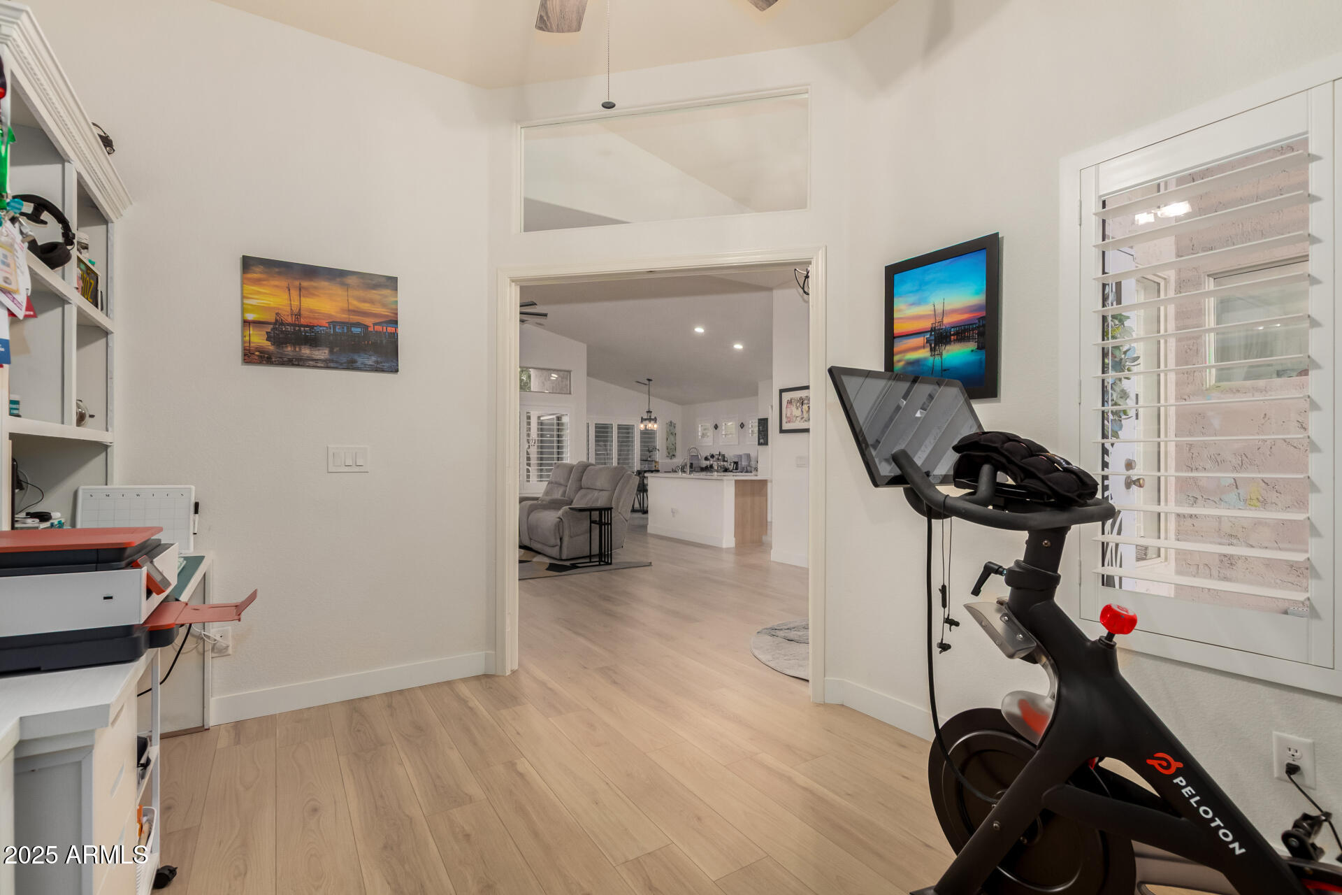 1053 W WASHINGTON Avenue