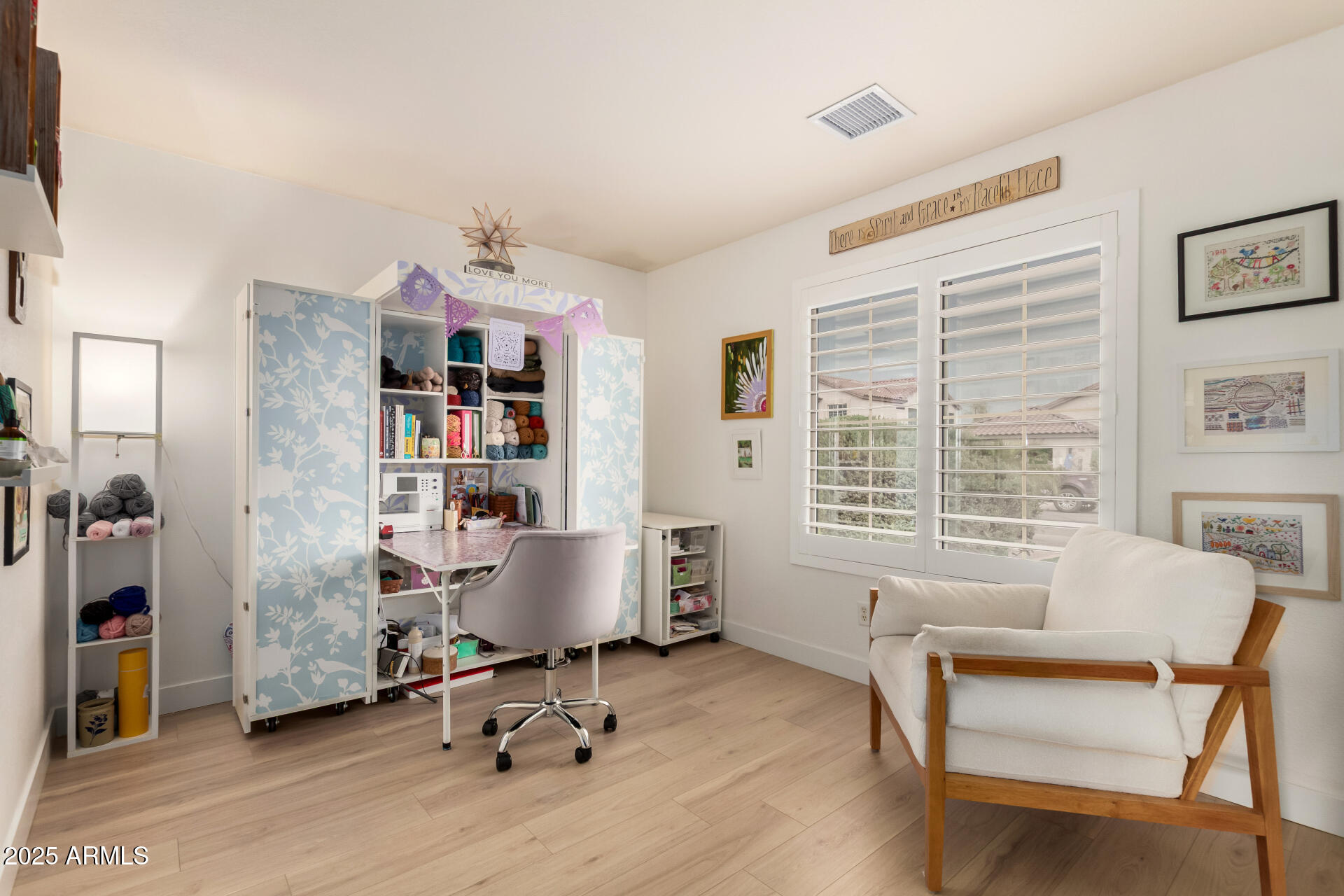 1053 W WASHINGTON Avenue