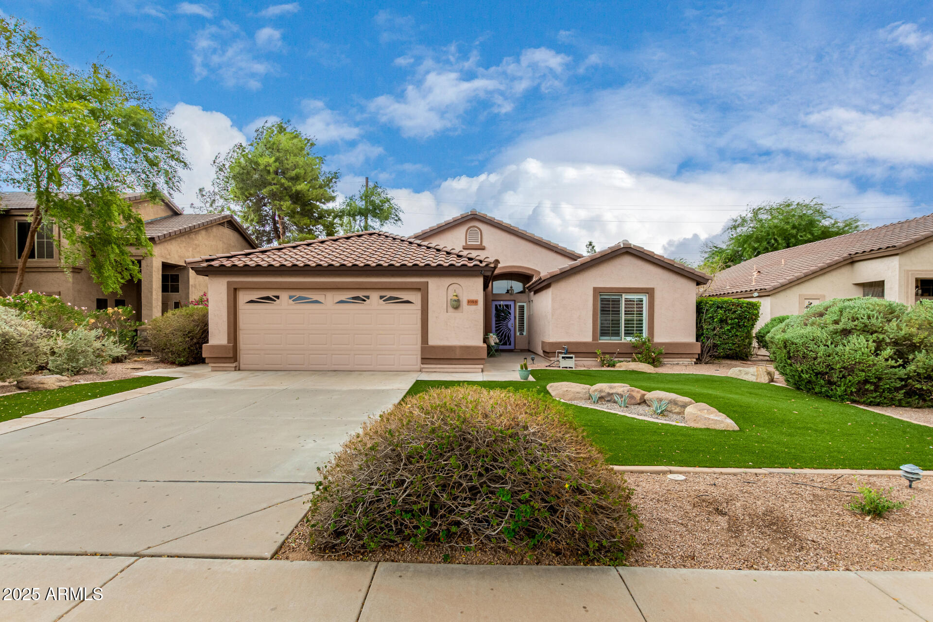 1053 W WASHINGTON Avenue