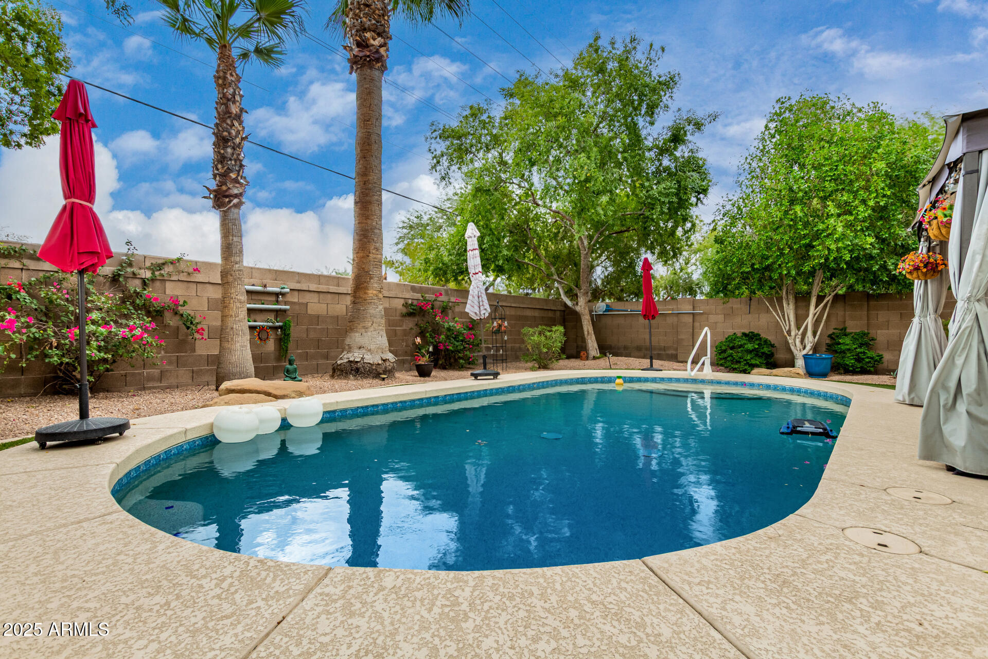 1053 W WASHINGTON Avenue