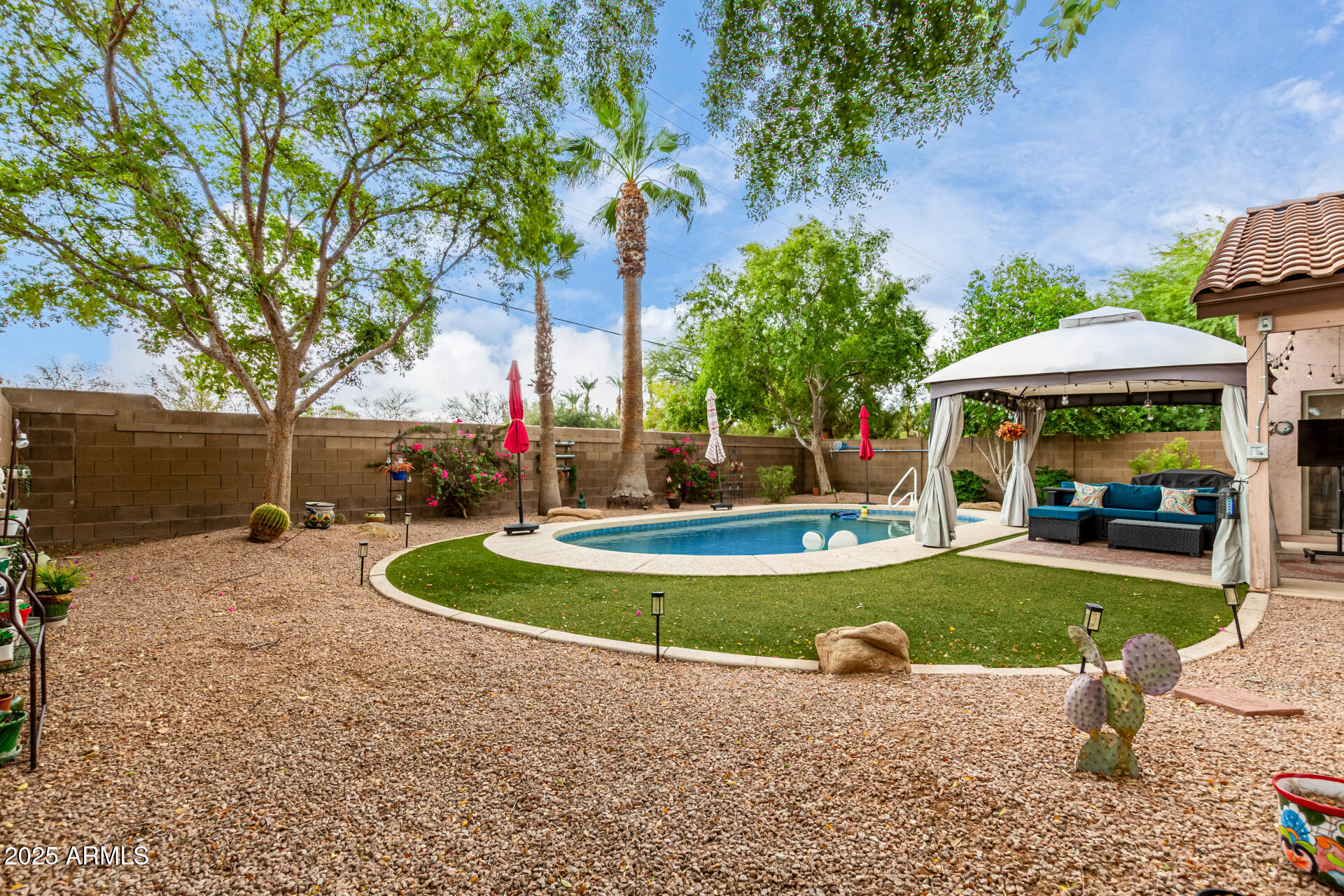 1053 W WASHINGTON Avenue