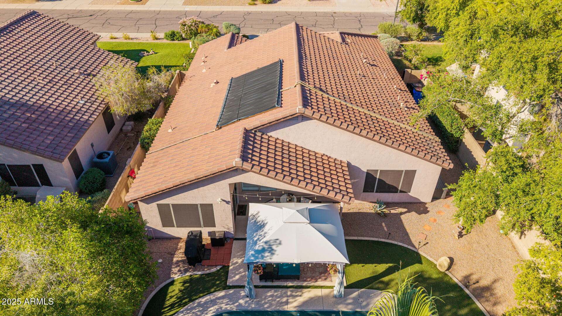 1053 W WASHINGTON Avenue