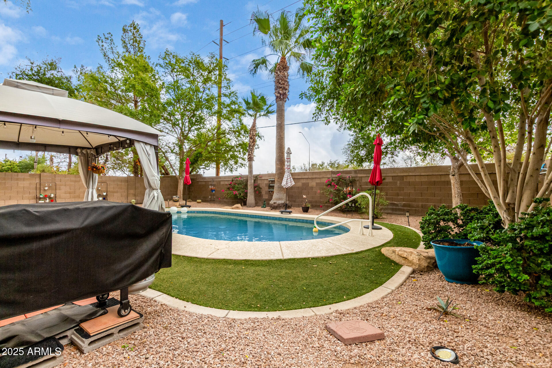 1053 W WASHINGTON Avenue