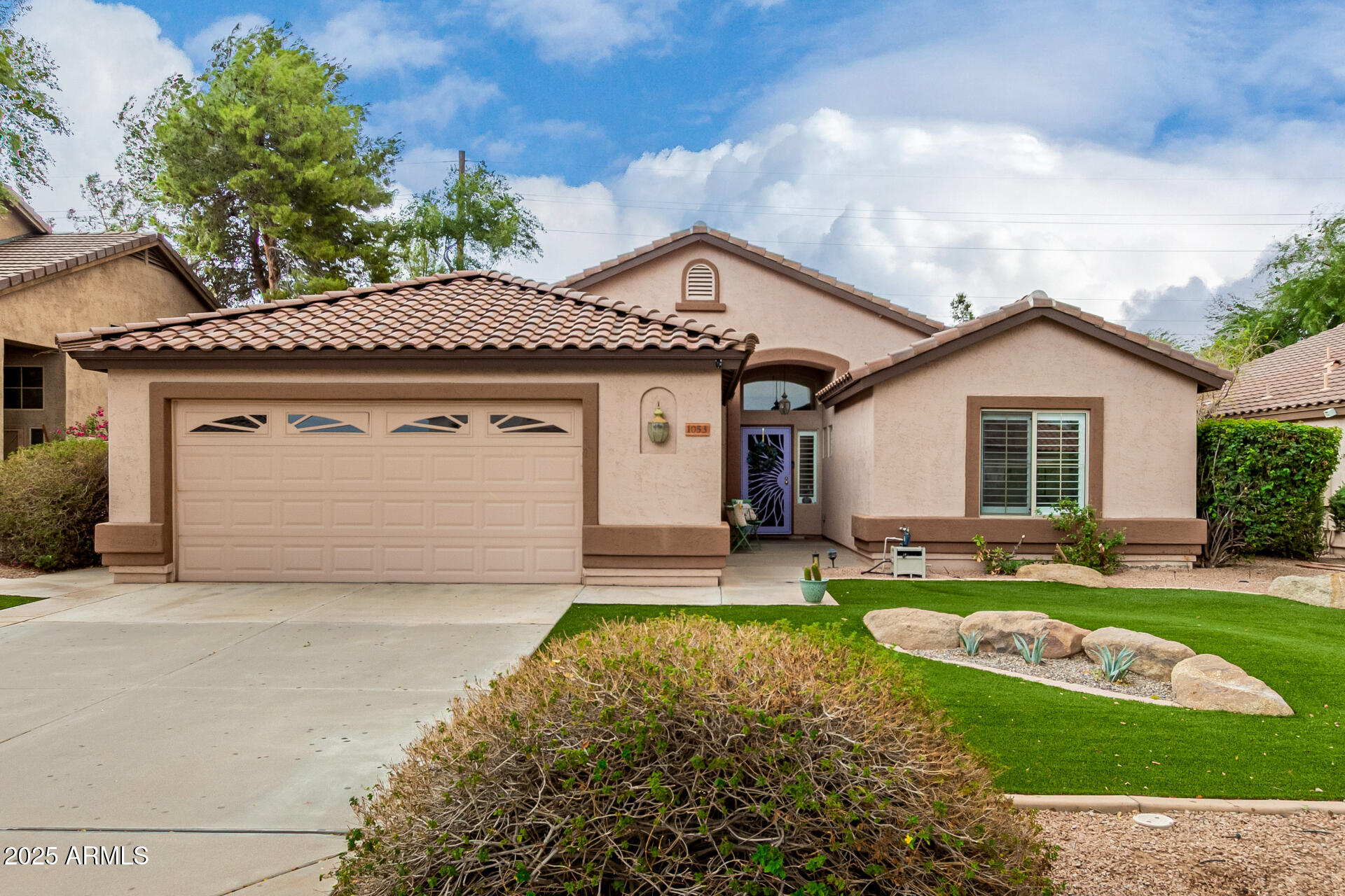 1053 W WASHINGTON Avenue