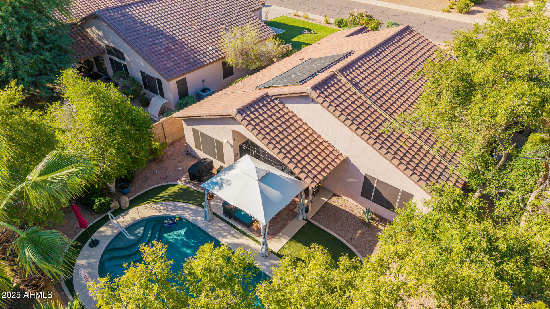 1053 W WASHINGTON Avenue