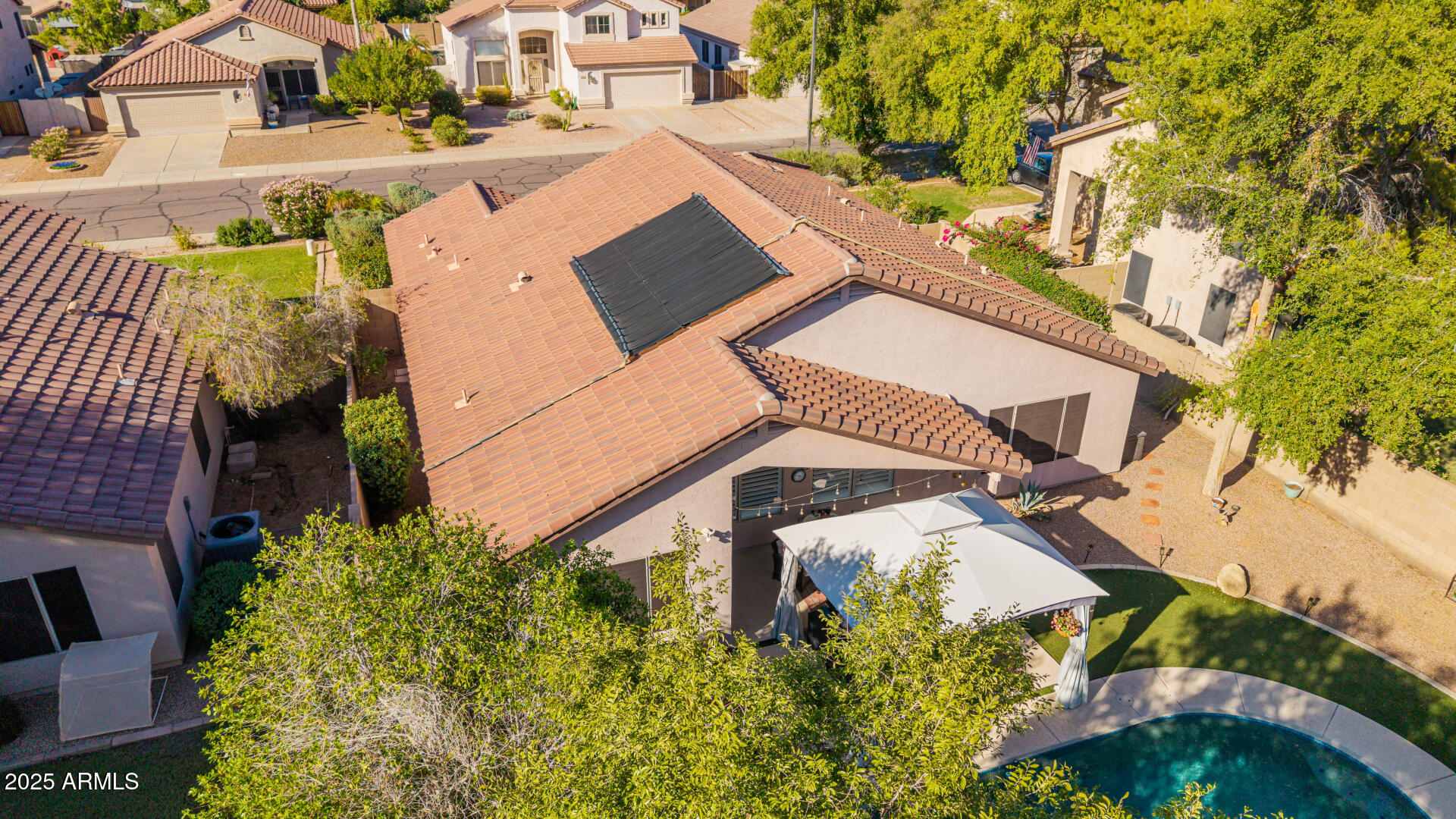 1053 W WASHINGTON Avenue