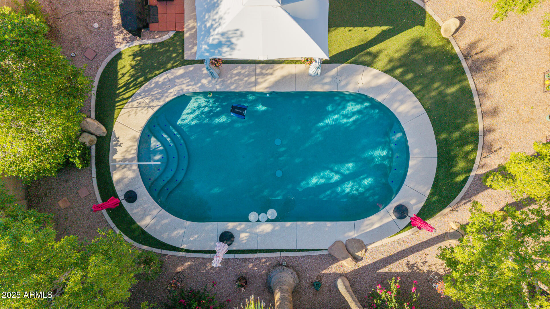 1053 W WASHINGTON Avenue