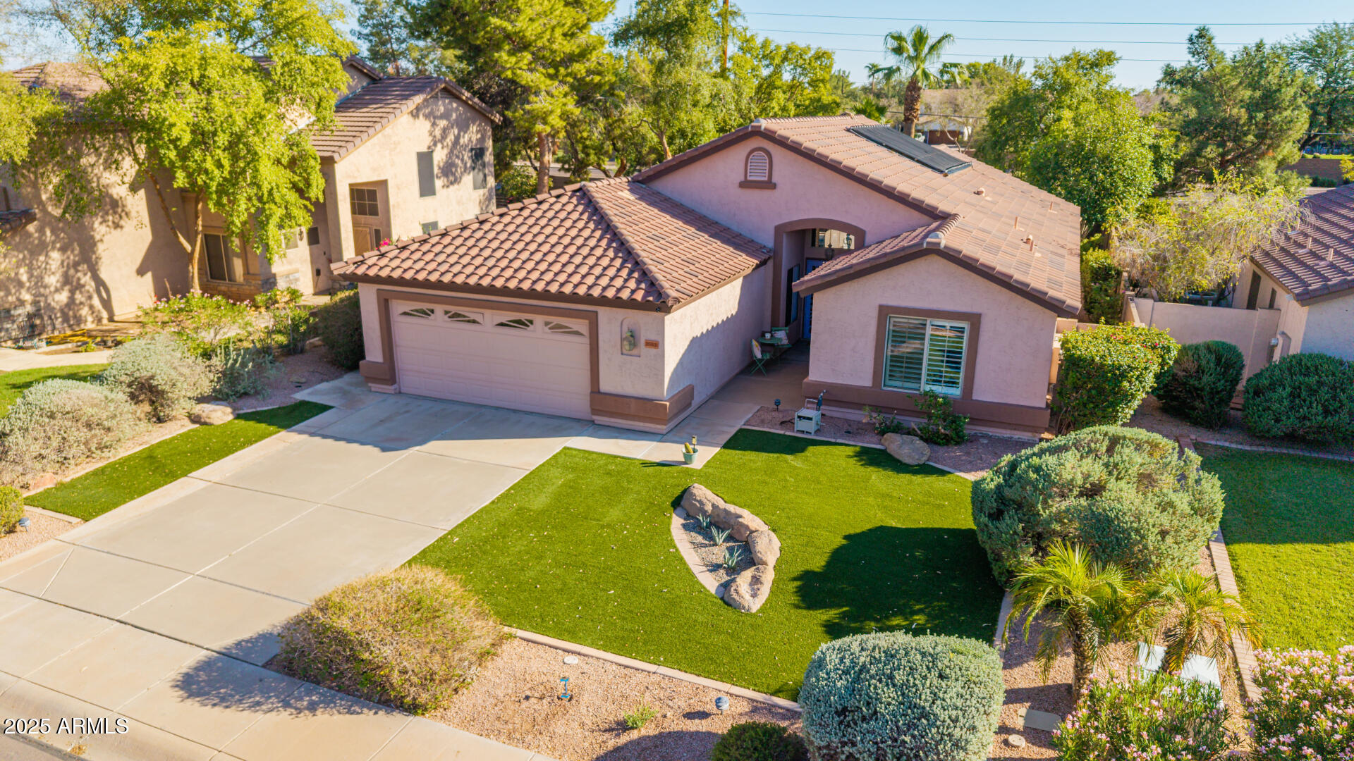 1053 W WASHINGTON Avenue