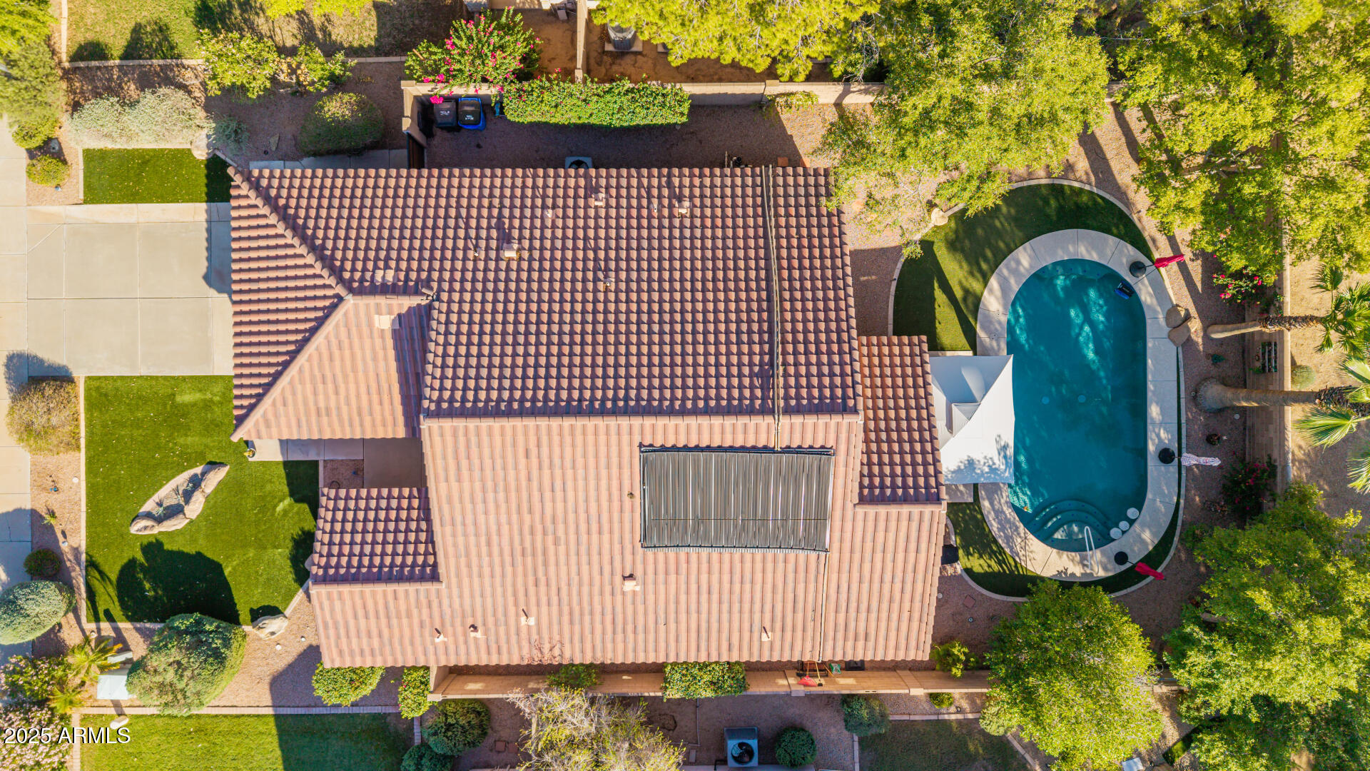 1053 W WASHINGTON Avenue