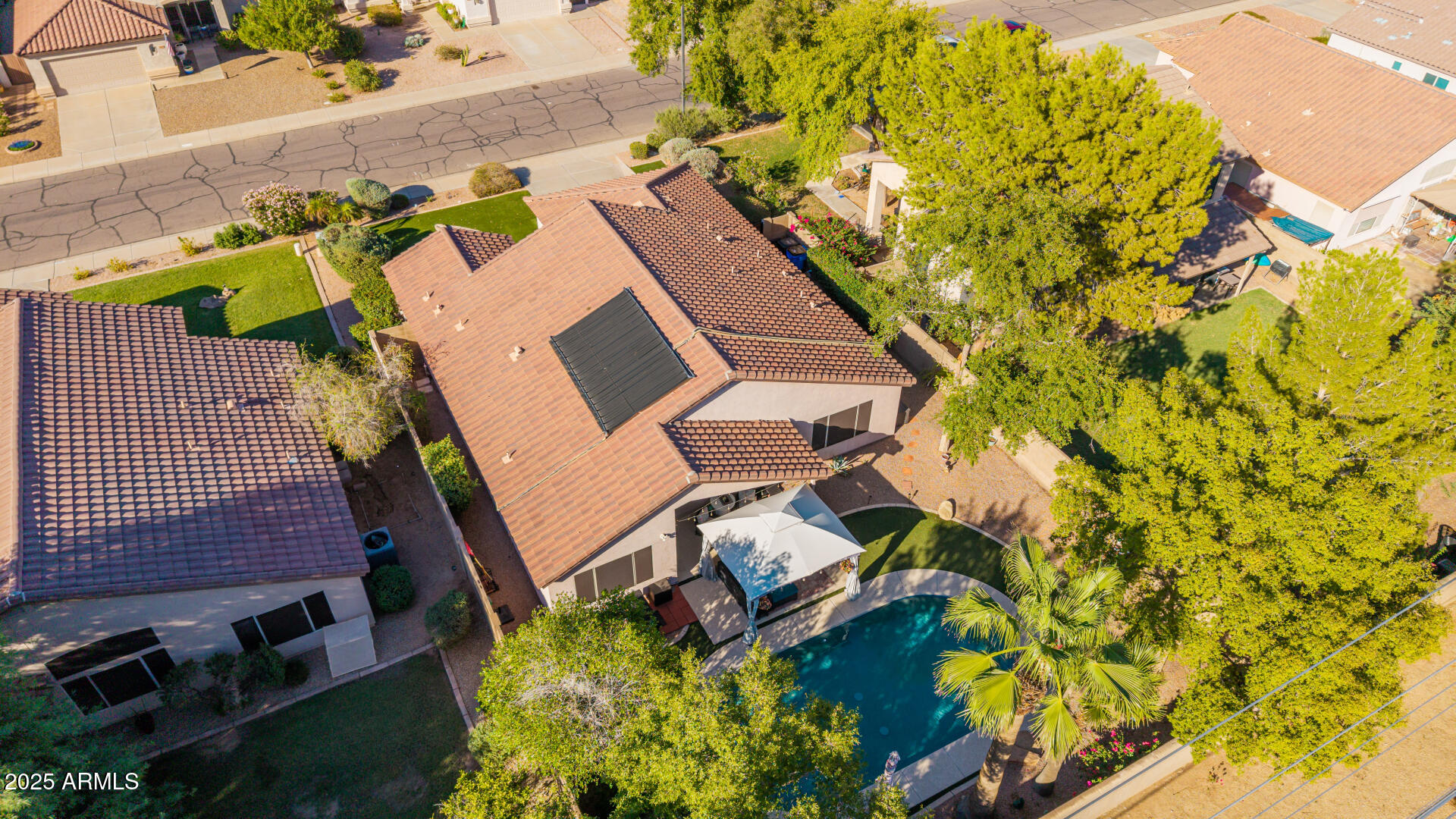 1053 W WASHINGTON Avenue