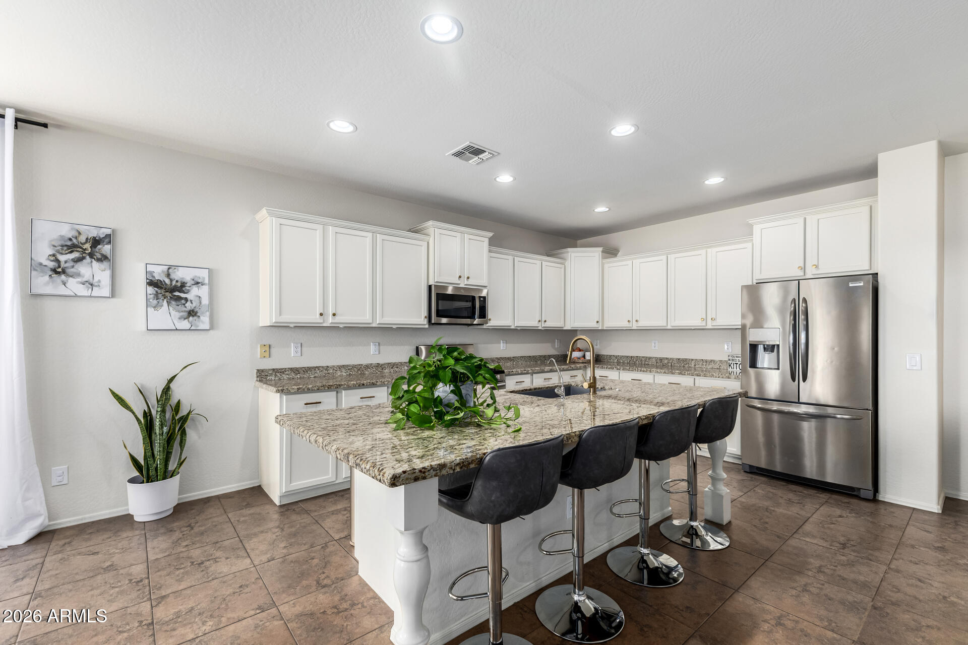 2740 E RAKESTRAW Lane