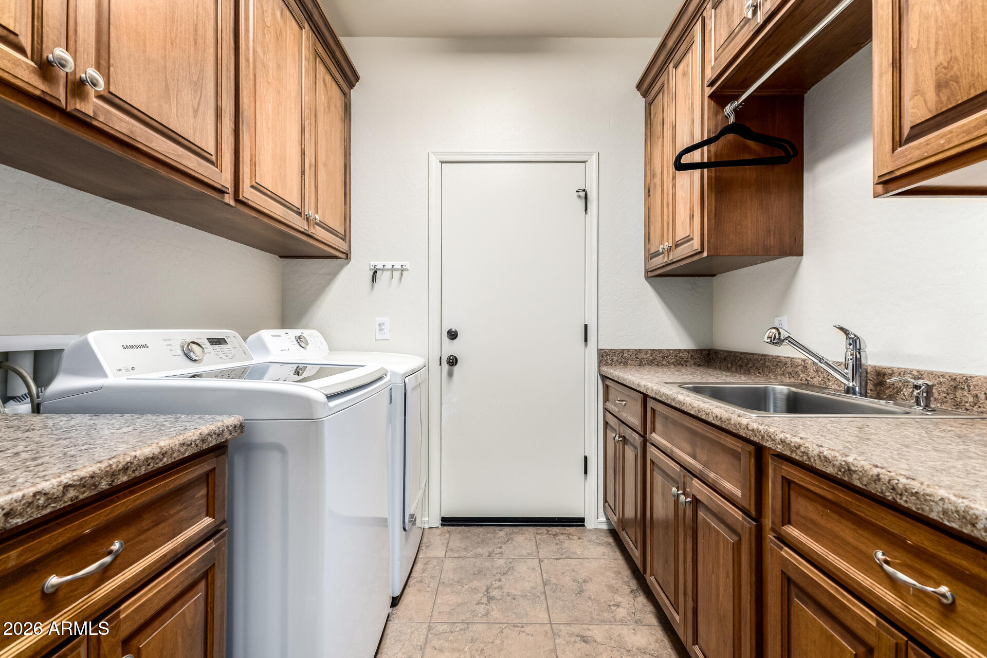 2740 E RAKESTRAW Lane