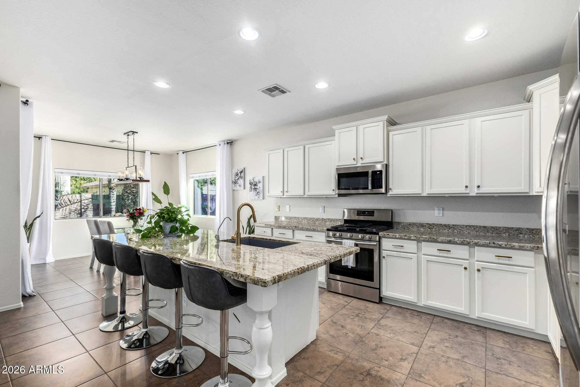 2740 E RAKESTRAW Lane