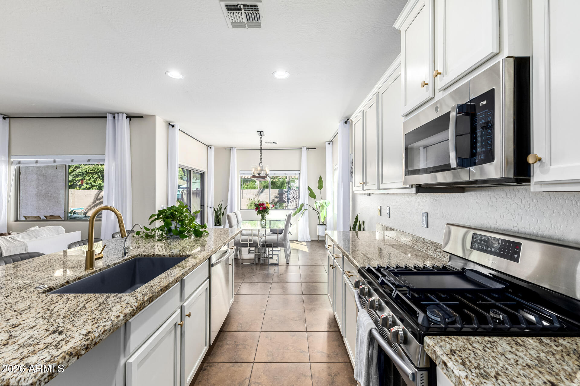 2740 E RAKESTRAW Lane