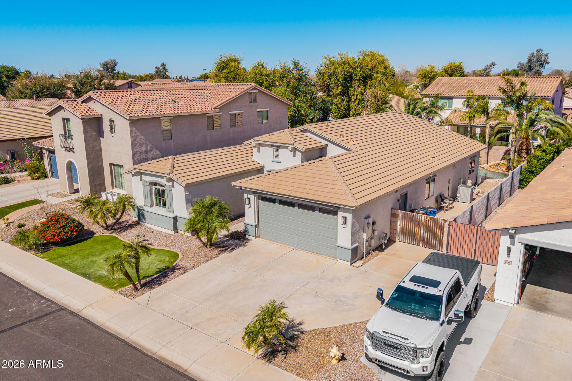 2740 E RAKESTRAW Lane