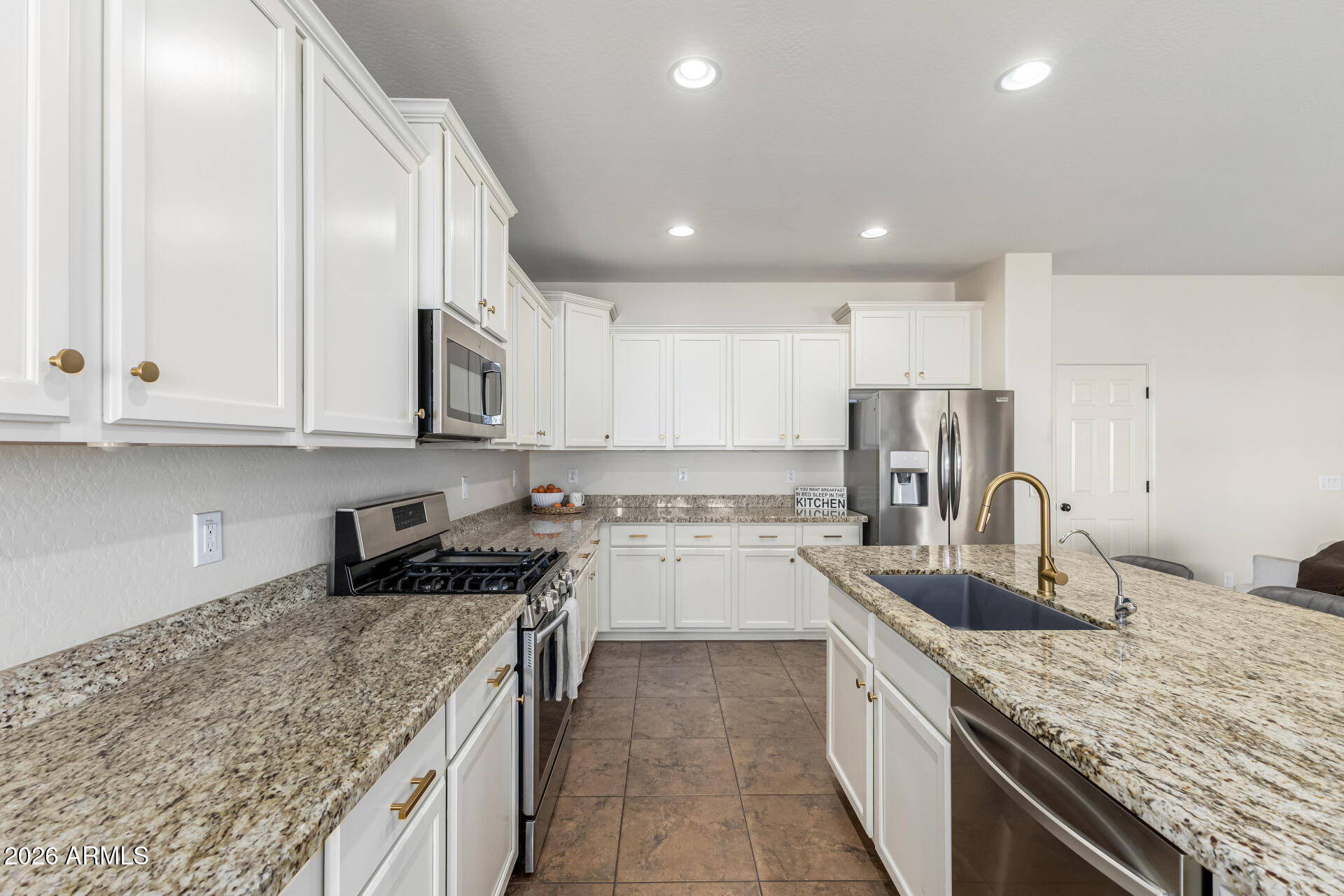 2740 E RAKESTRAW Lane