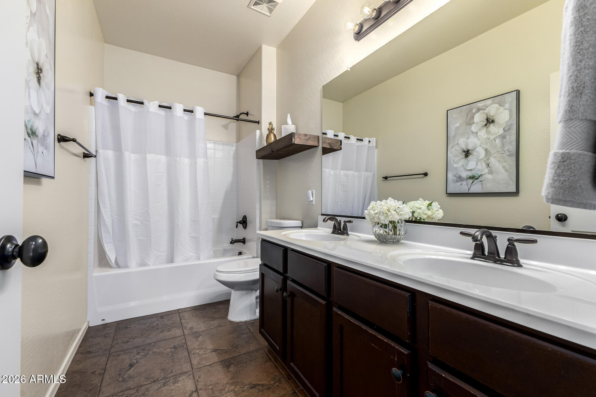 2740 E RAKESTRAW Lane