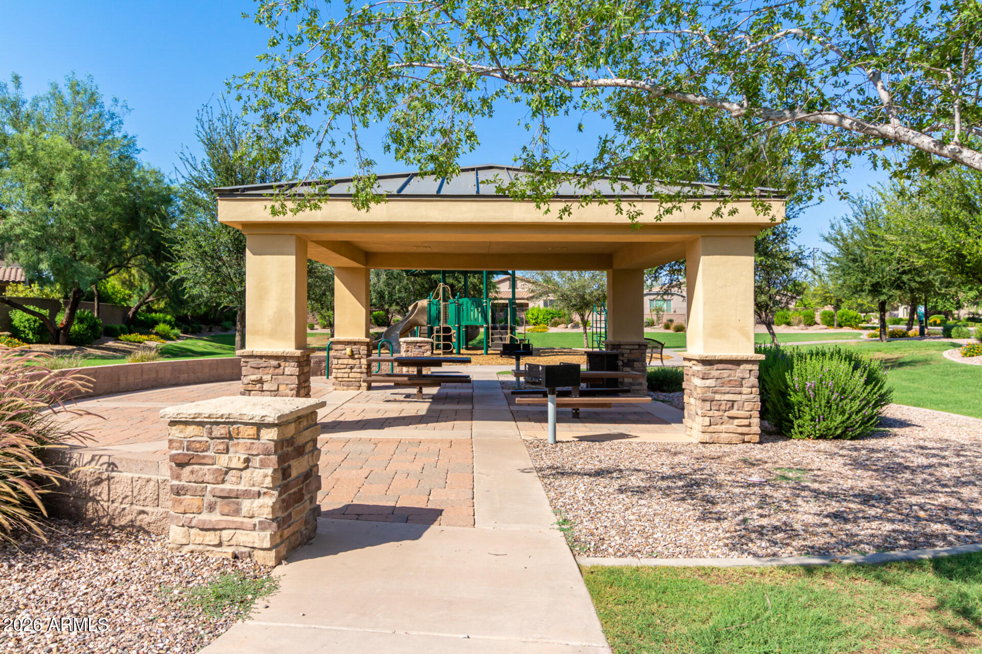 2740 E RAKESTRAW Lane