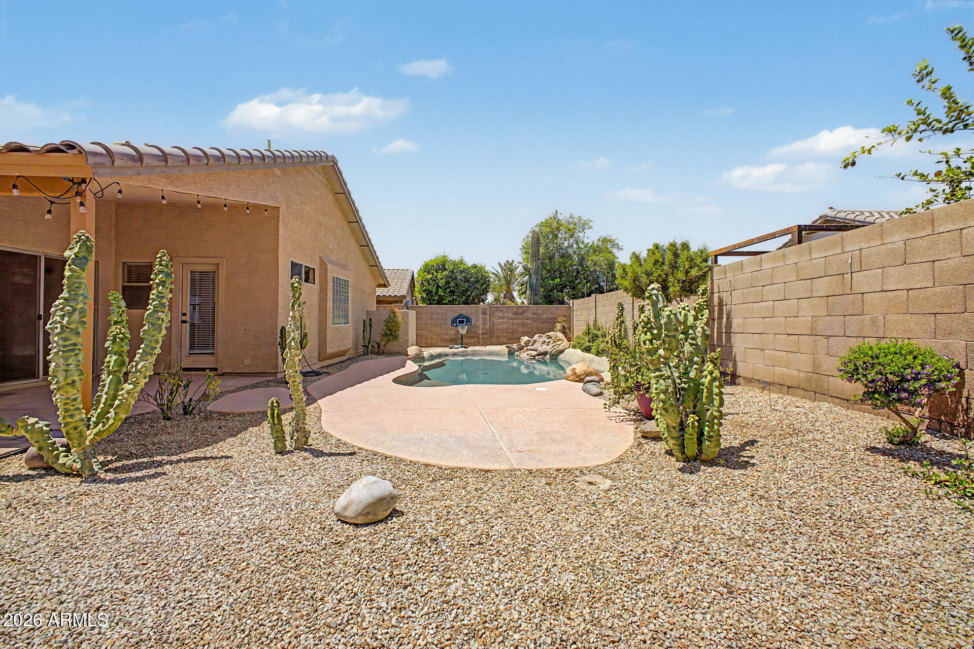 1742 E PONY Lane