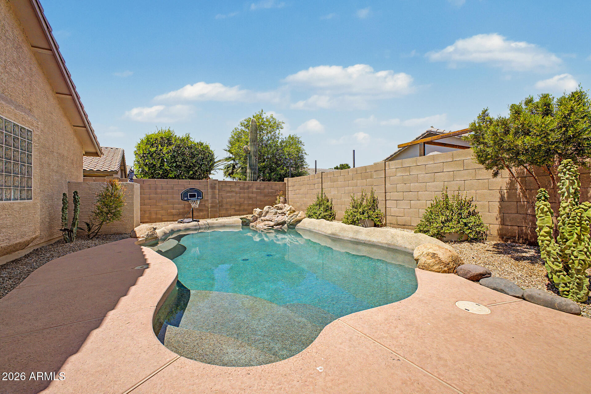 1742 E PONY Lane