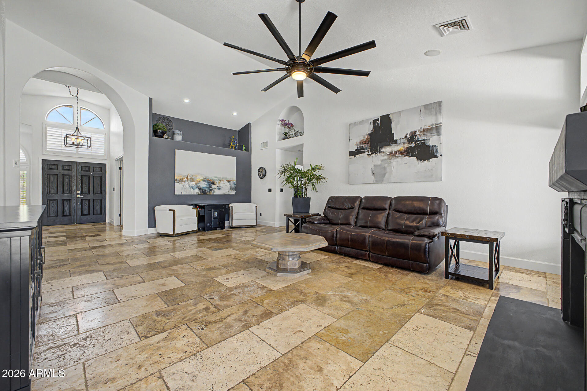 926 W COAST Drive