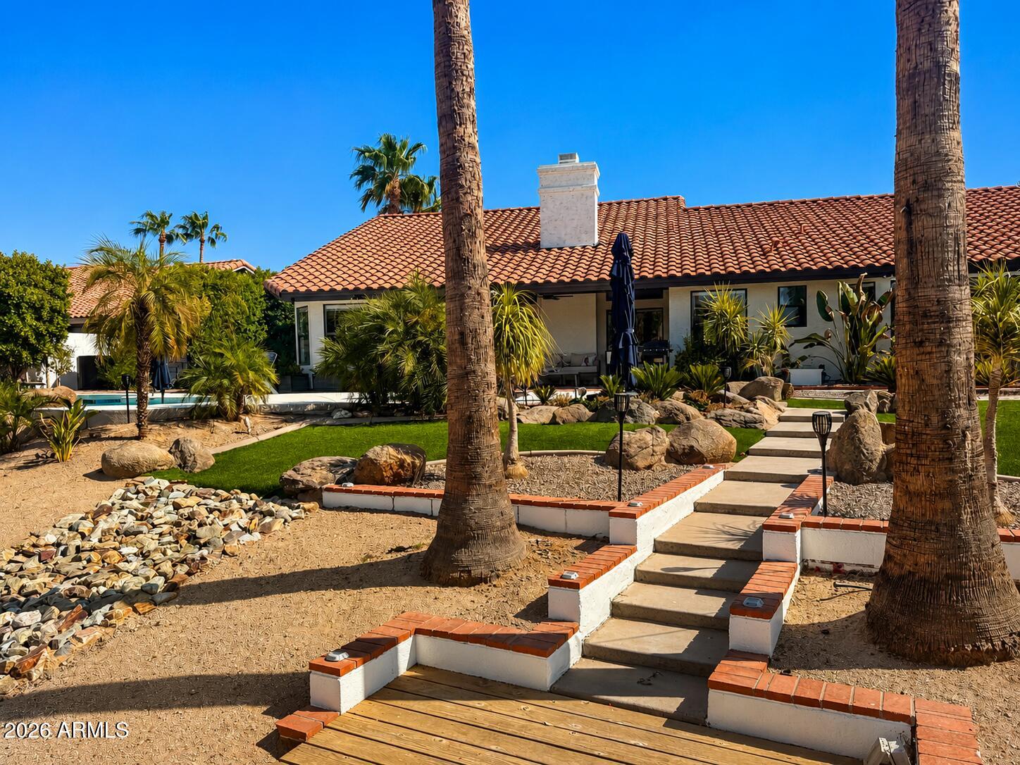 926 W COAST Drive