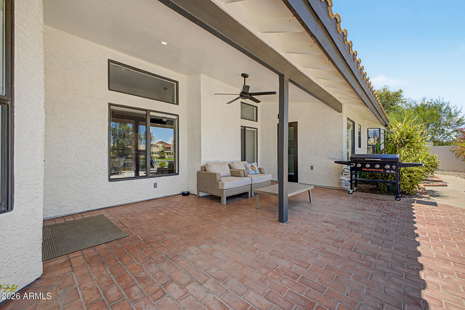 926 W COAST Drive