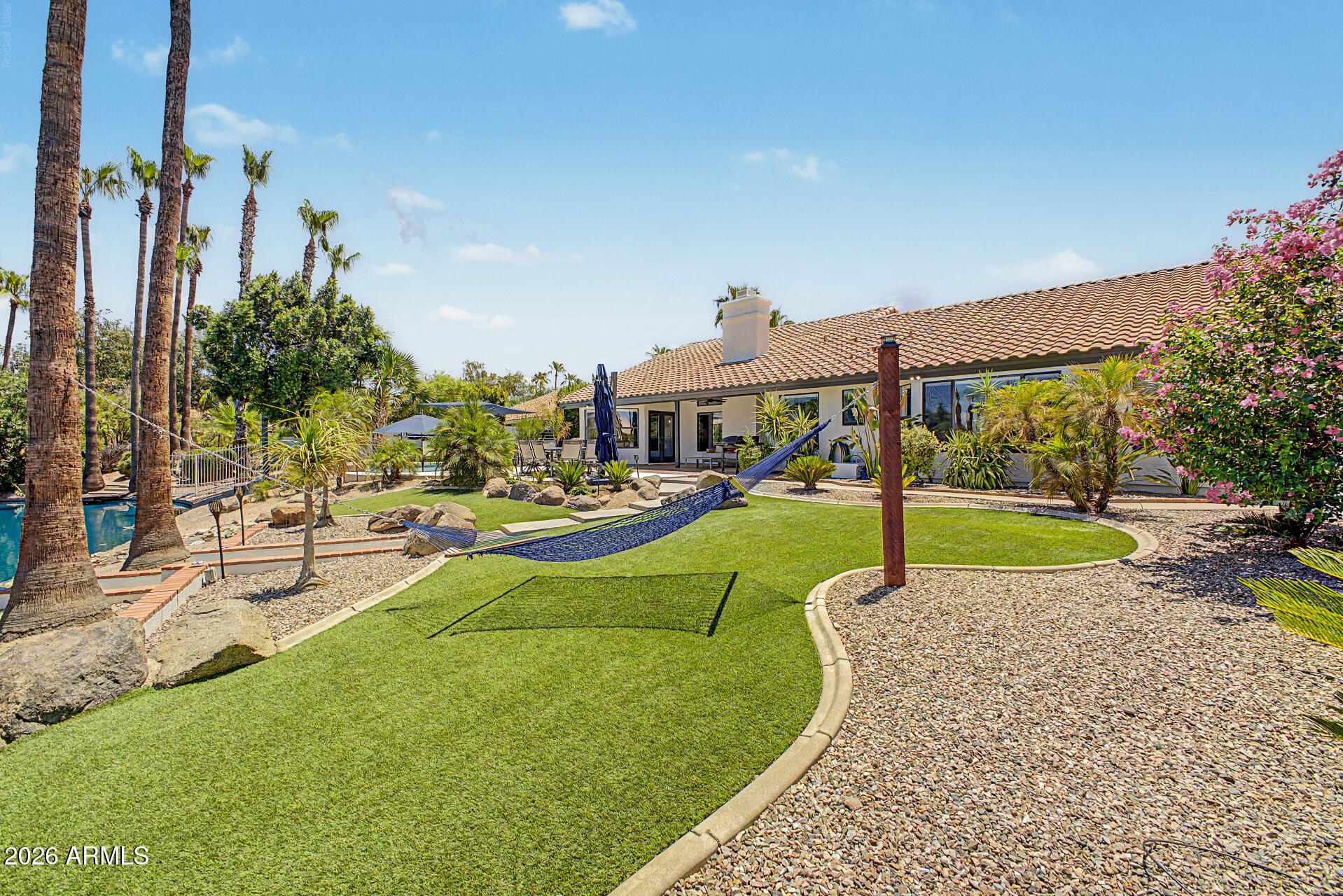 926 W COAST Drive