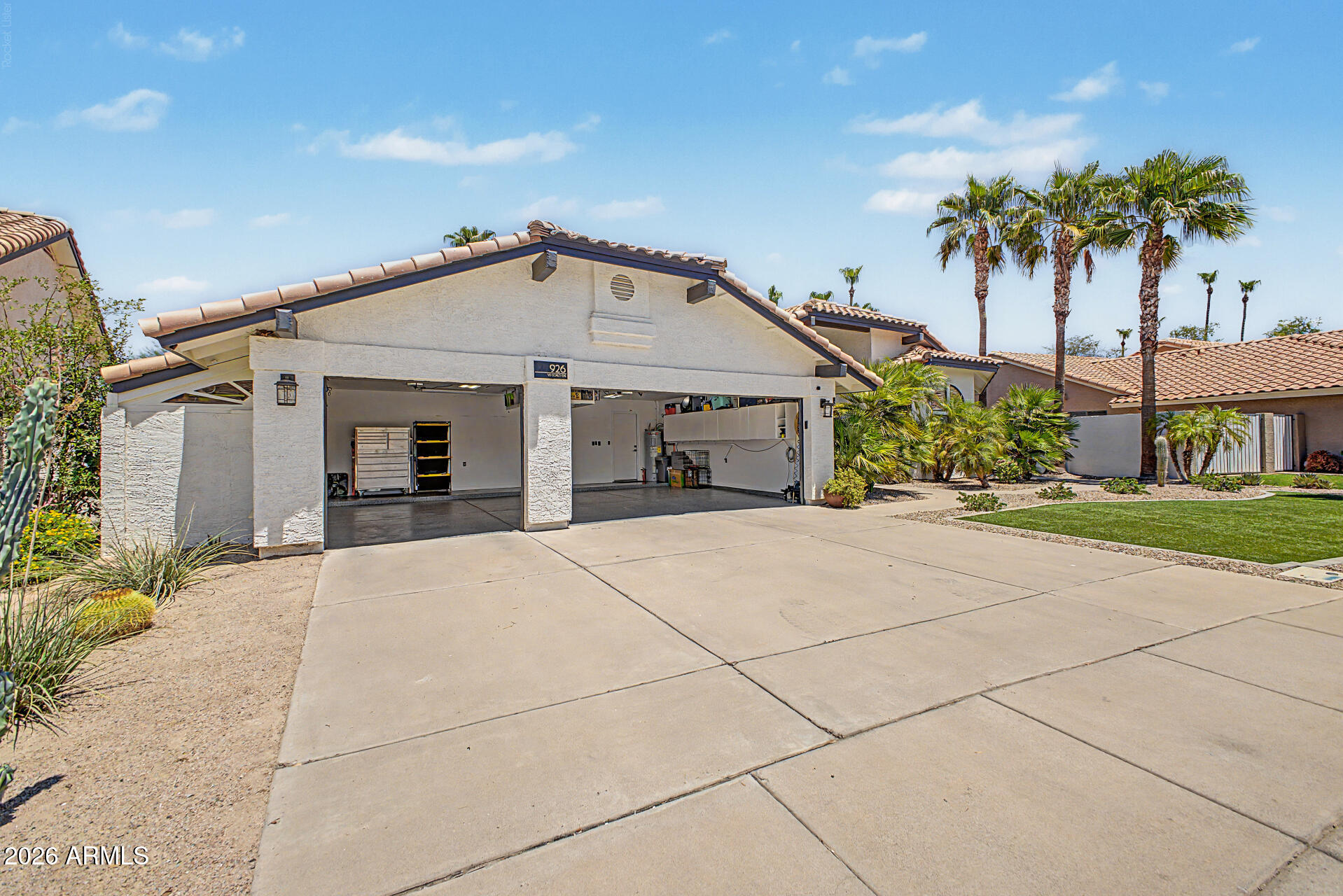 926 W COAST Drive