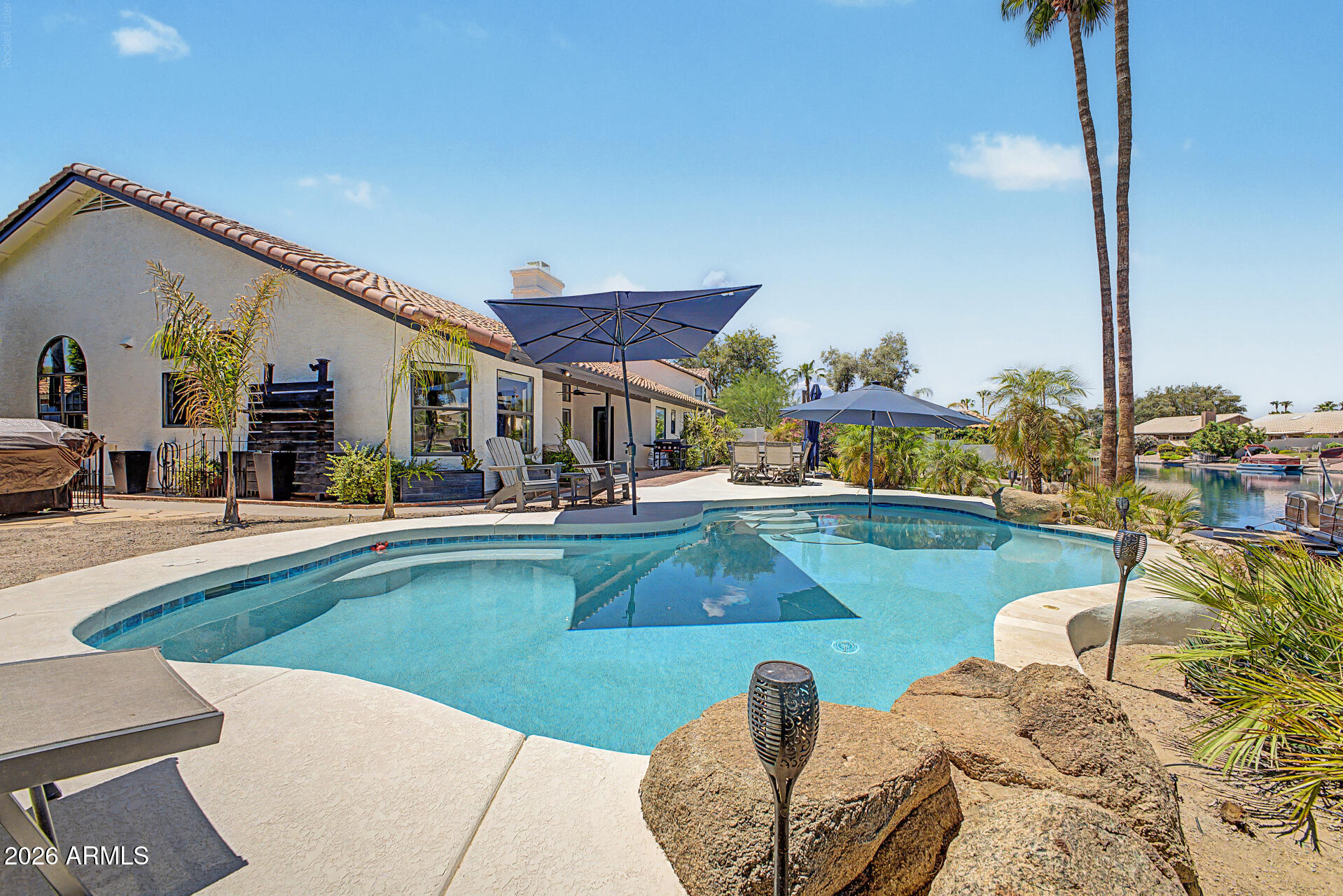 926 W COAST Drive