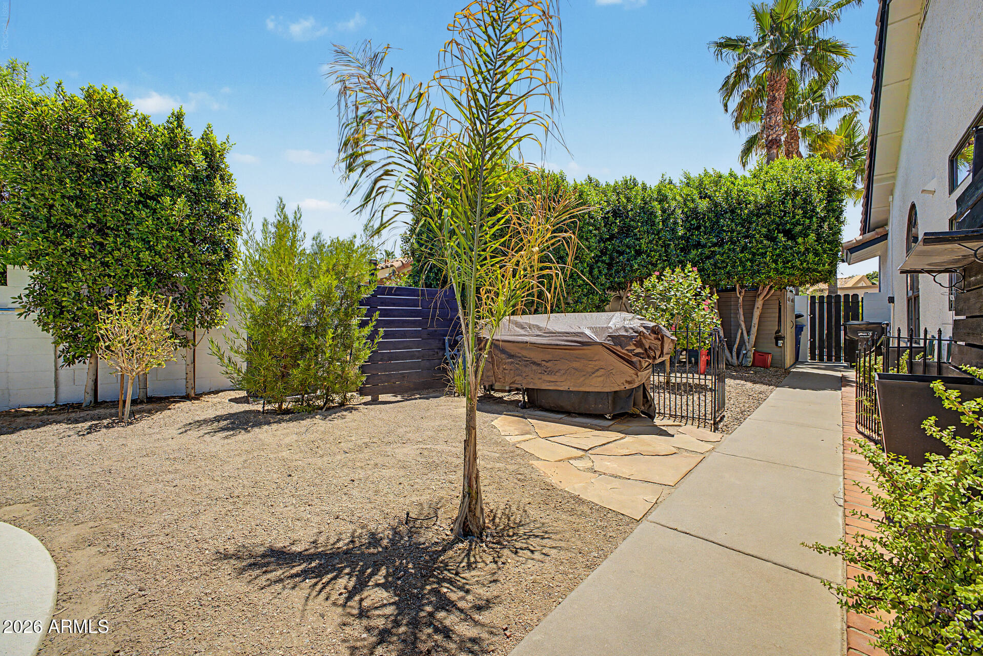 926 W COAST Drive