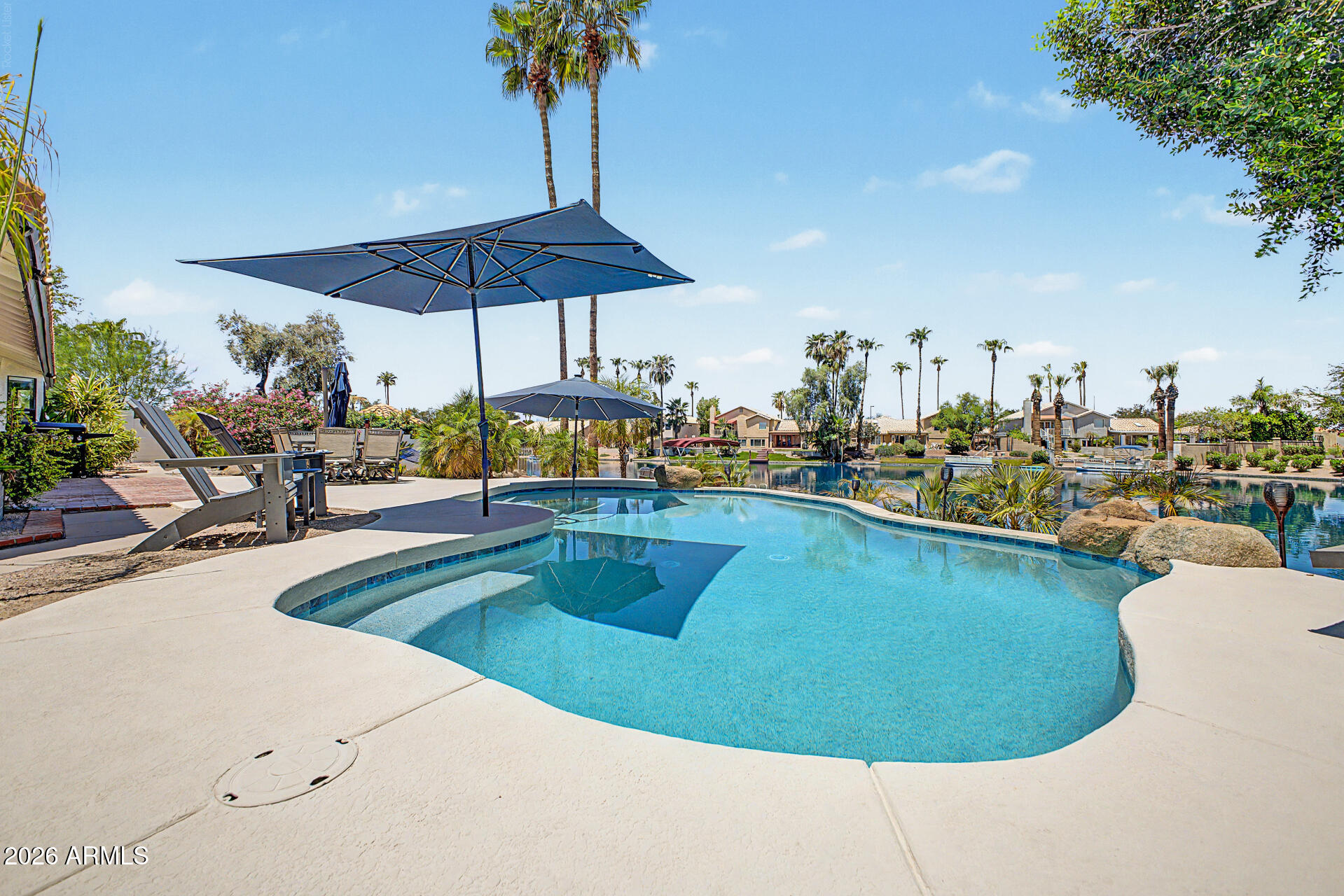 926 W COAST Drive